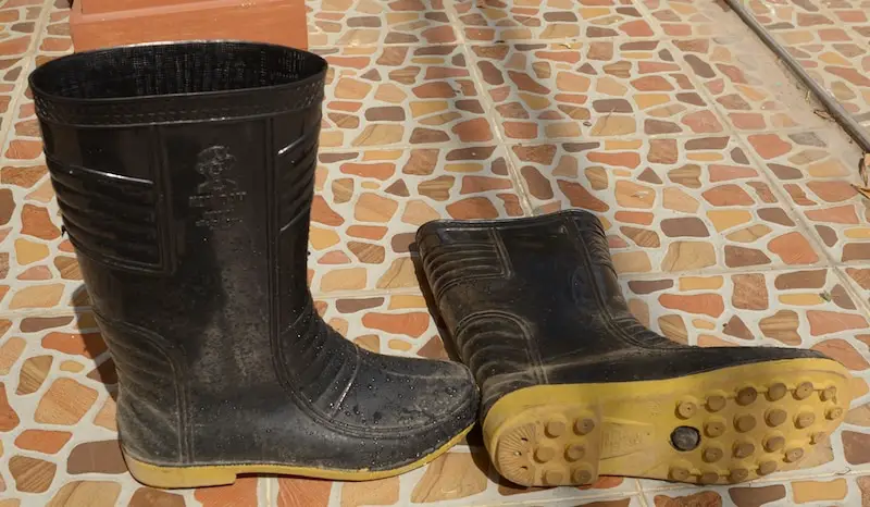 halliburton rubber boots